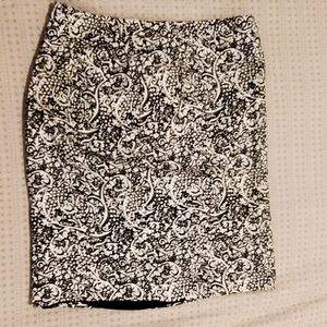 Black-and-white vintage patterned pencil skirt